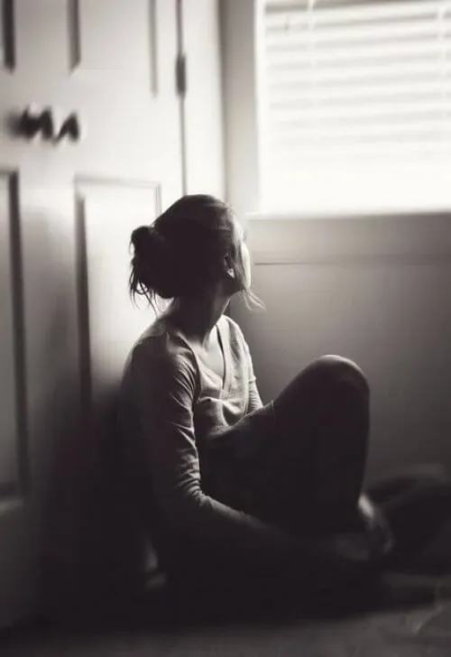 Sad Girl DP for WhatsApp — Emotional Sad Girl Display Picture