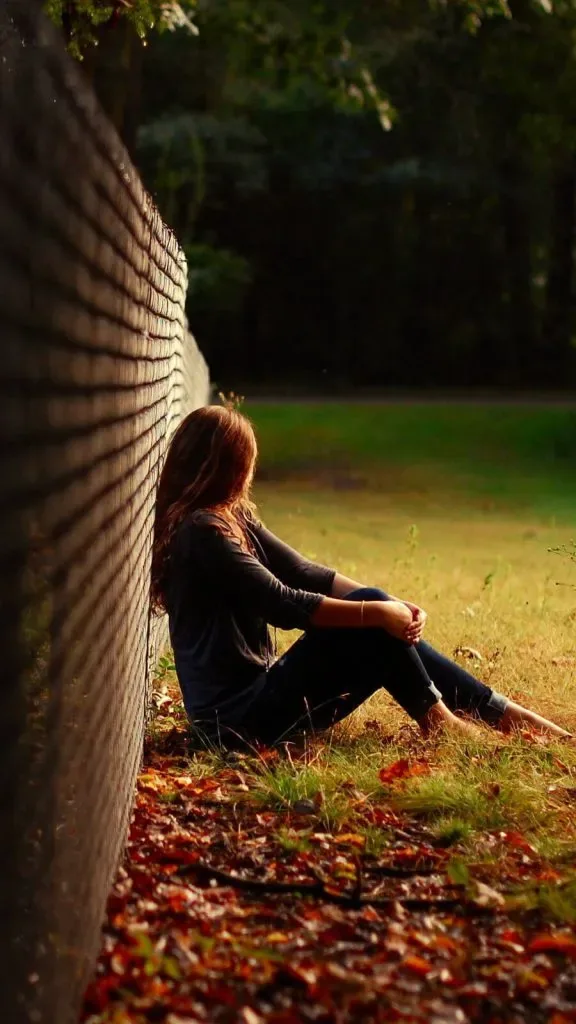 Sad Girl WhatsApp DP Images — Collection of Sad Girl Profile Pictures
