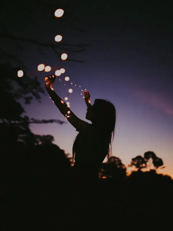 Standard WhatsApp DP for Girls — Classic Girl Profile Picture