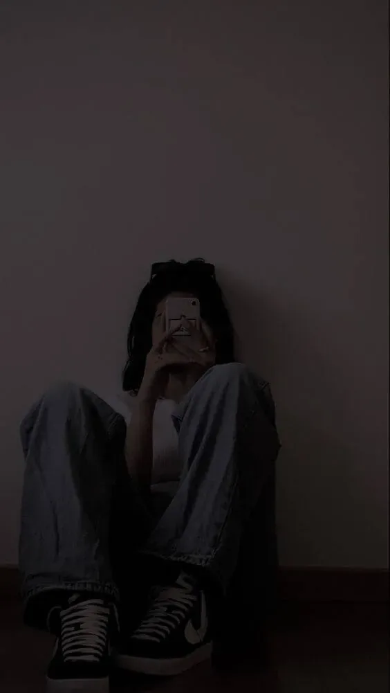 WhatsApp DP Mood Off Girl Images — Mood Off Girl Profile Picture